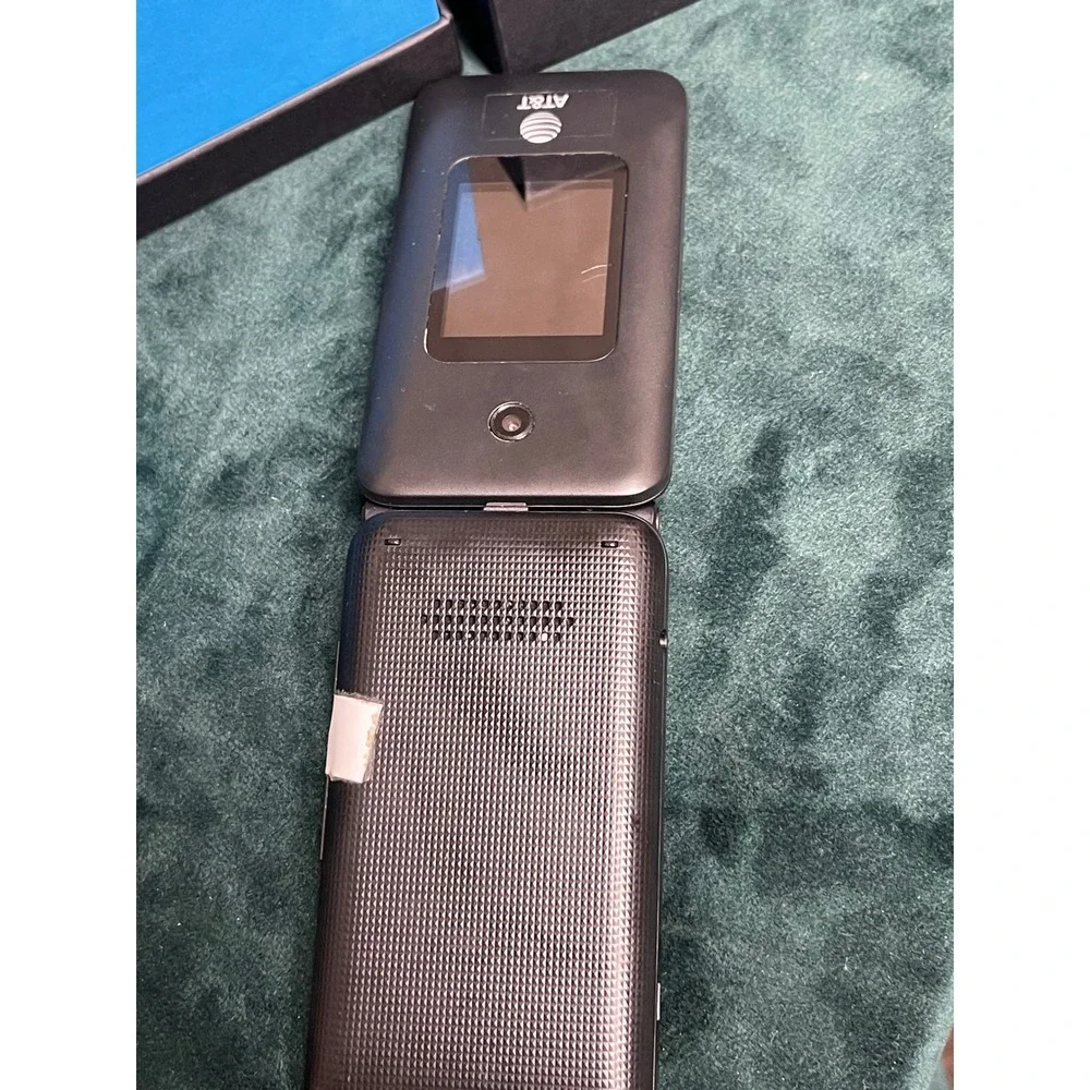 AT&T Cingular Flip IV U102AA 4G LTE Black Flip Phone with Charger and Box